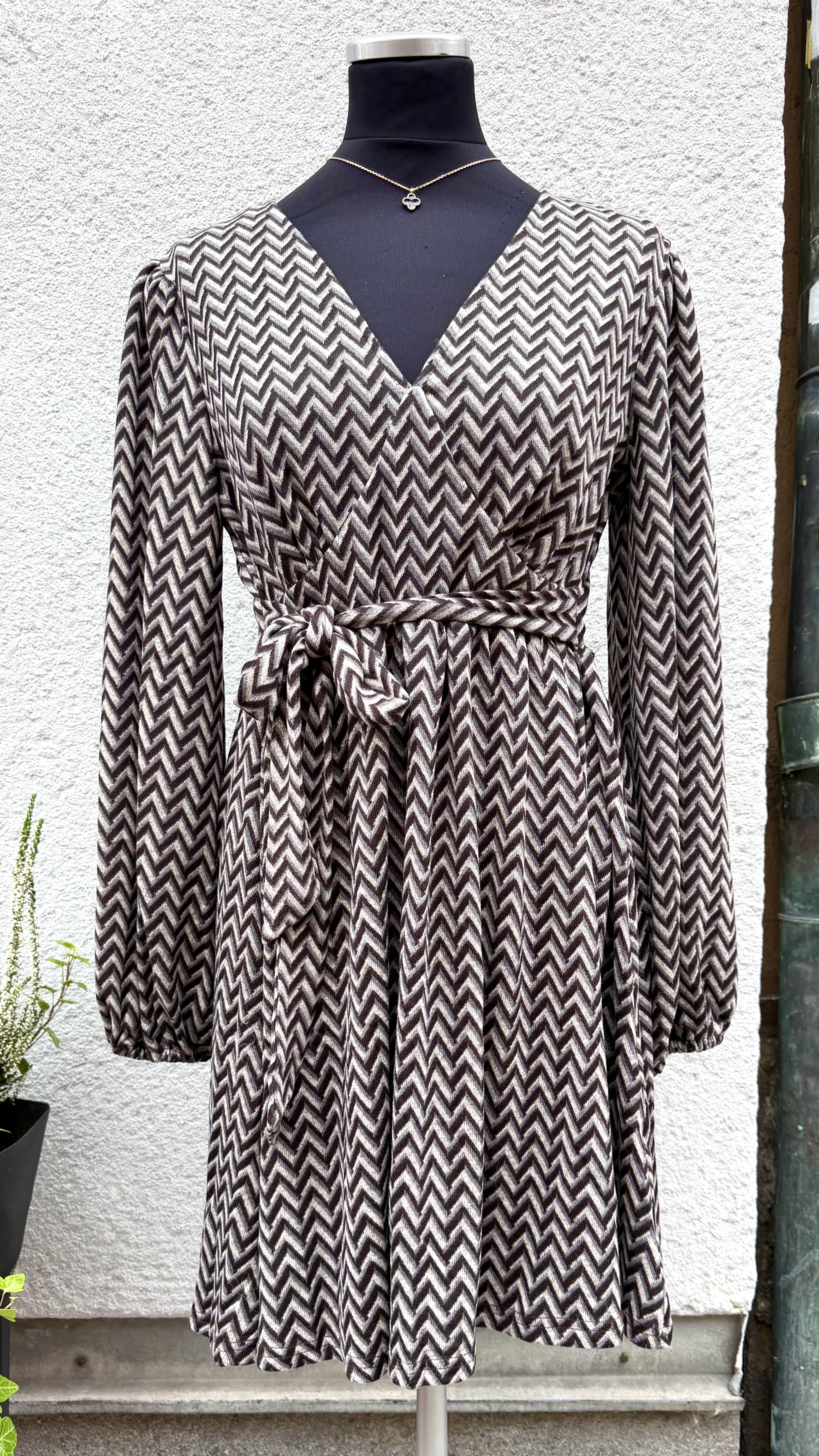 Kristy V-neck dress - 3