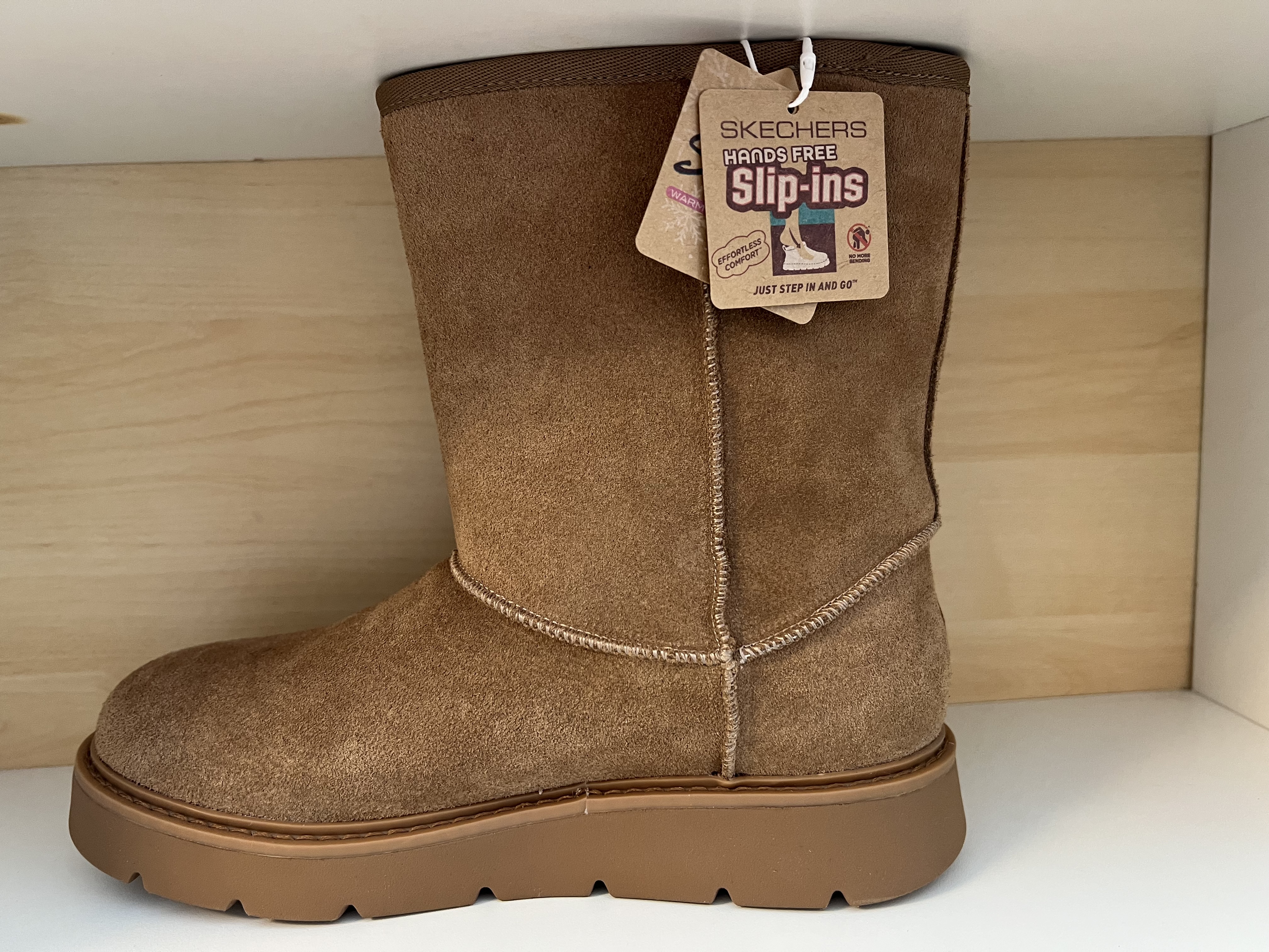 Skechers "UGGS" stövel i ljusbrun Scotchgard behandlad mocka ( lätt att rengöra) Ullfoder + vadderad warm Tech Memory Foam innersula. - 2
