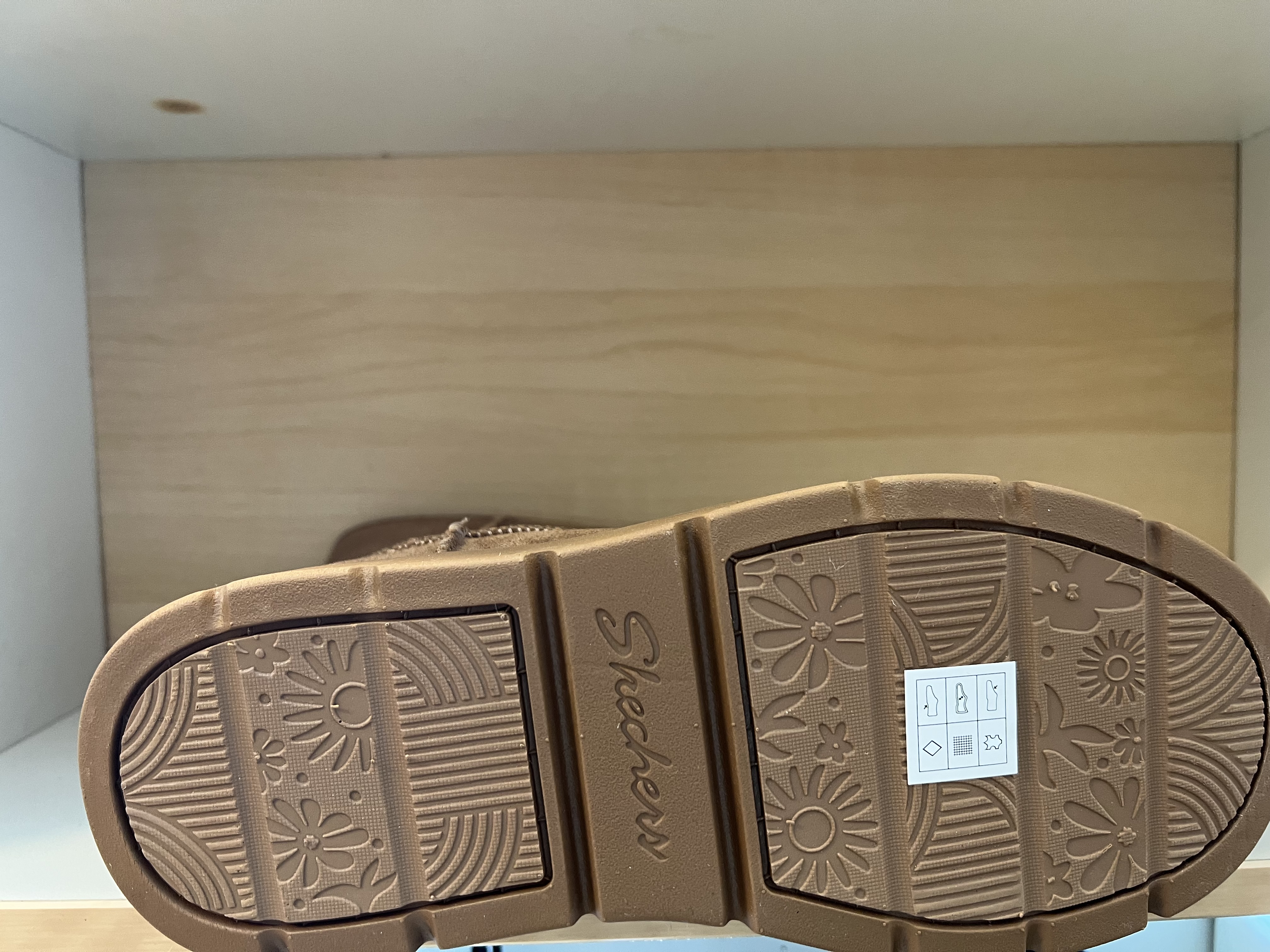 Skechers "UGGS" stövel i ljusbrun Scotchgard behandlad mocka ( lätt att rengöra) Ullfoder + vadderad warm Tech Memory Foam innersula. - 3