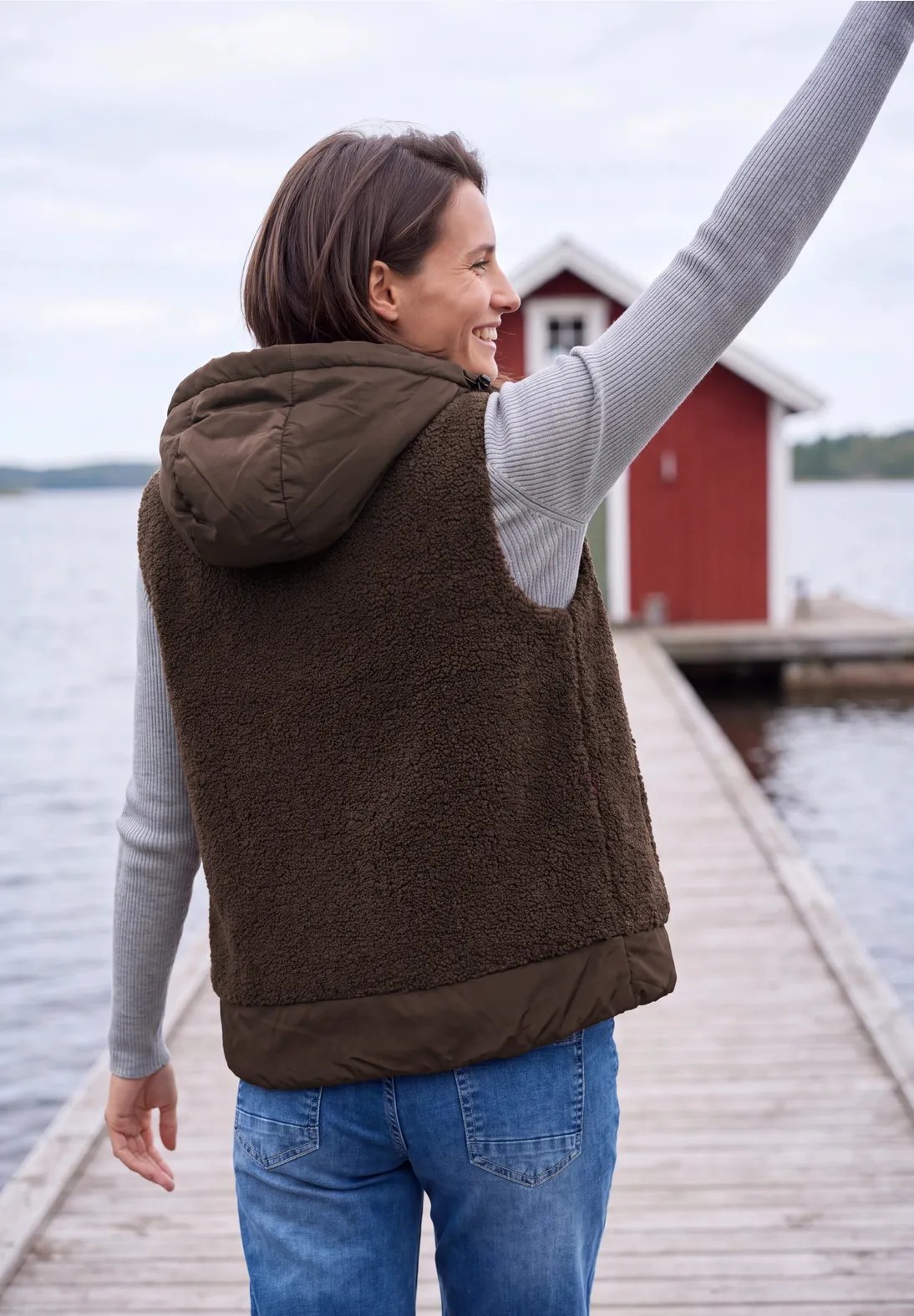 Reversible Teddy Vest - Chocolate Sauce Brown - Cecil - 3