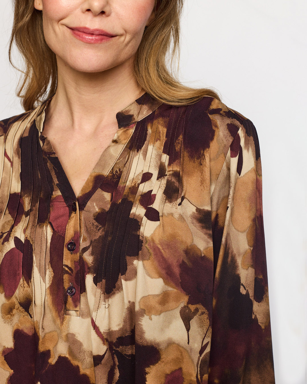 Blus Elsa v-ringad vinröd/beige mönstrad - 3