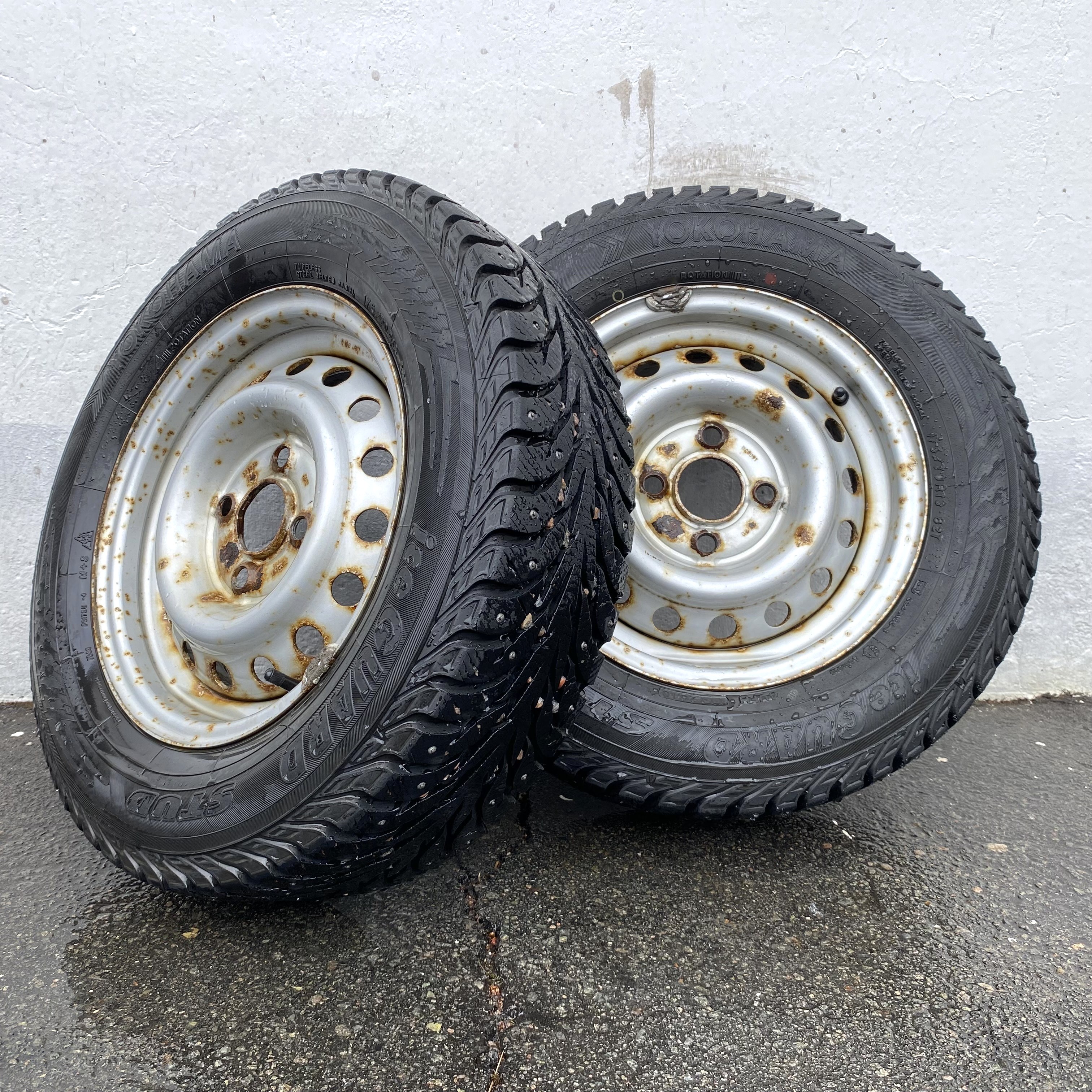 Kompletta Vinterhjul DUBB 2 st | SLÄP 4x100 5x13 ET30 57.1 + 175/70 R13 82T Yokohama Ice Guard Stud | V26-2010 | 7.7 mm | 7.7 mm