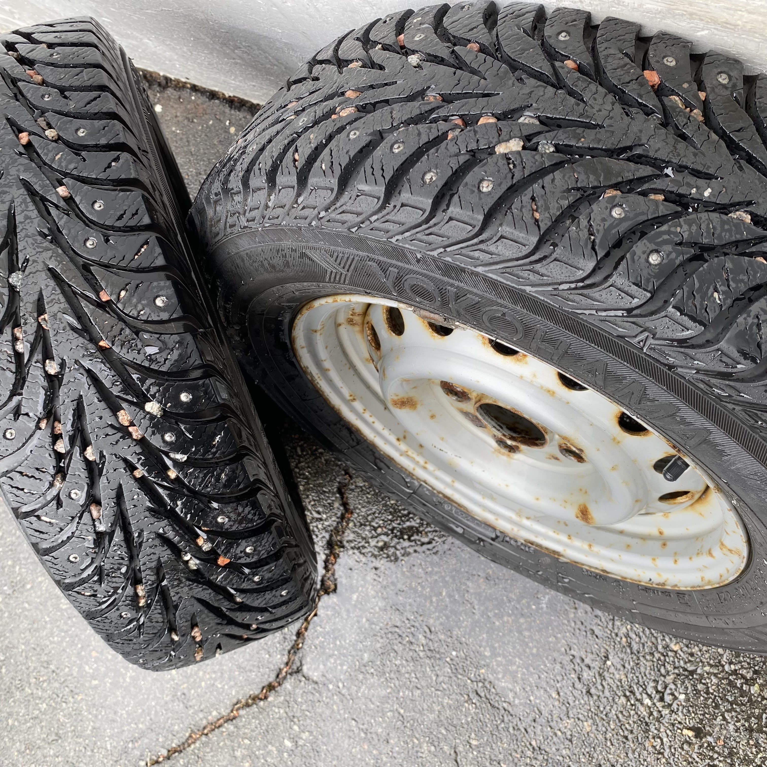 Kompletta Vinterhjul DUBB 2 st | SLÄP 4x100 5x13 ET30 57.1 + 175/70 R13 82T Yokohama Ice Guard Stud | V26-2010 | 7.7 mm | 7.7 mm - 2