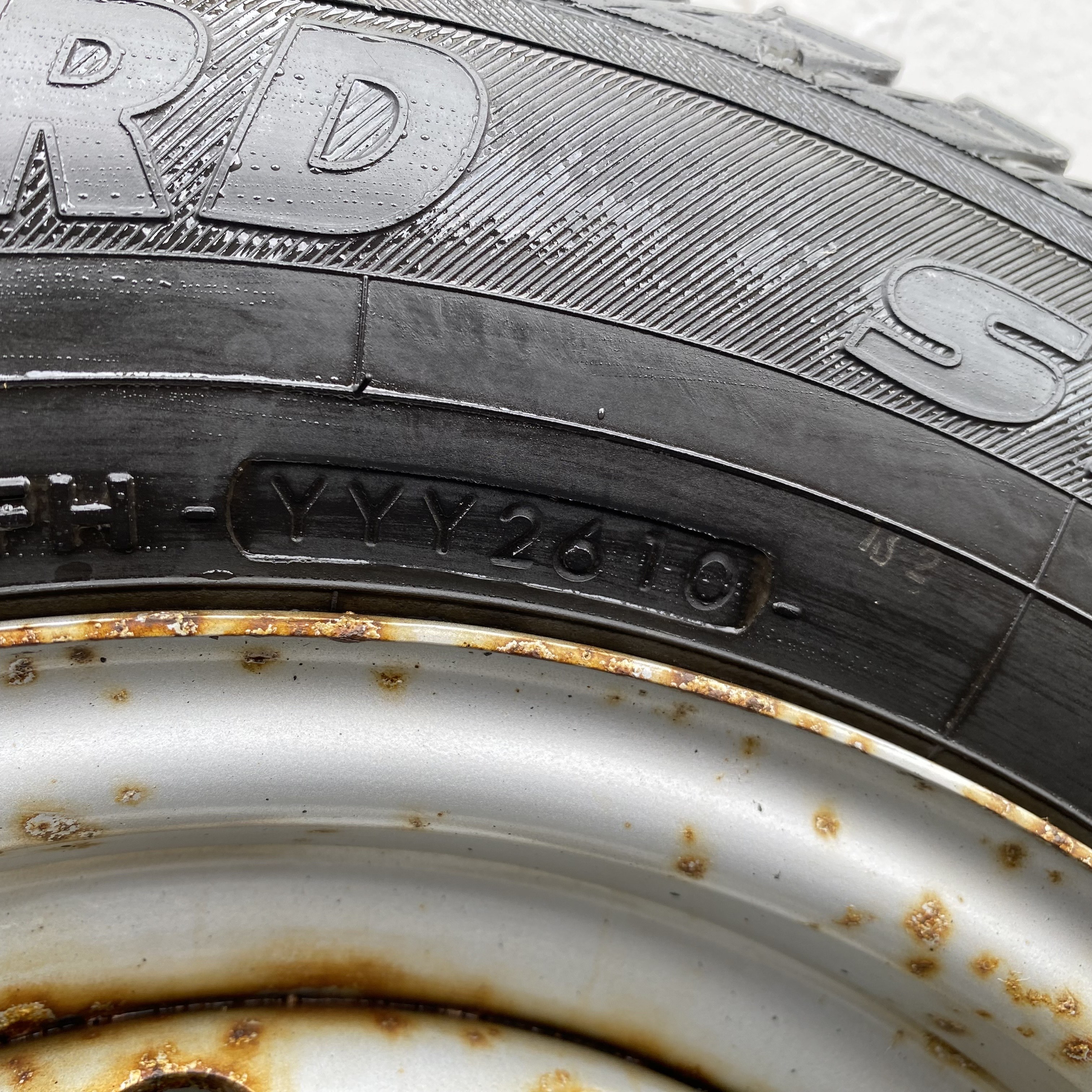 Kompletta Vinterhjul DUBB 2 st | SLÄP 4x100 5x13 ET30 57.1 + 175/70 R13 82T Yokohama Ice Guard Stud | V26-2010 | 7.7 mm | 7.7 mm - 5