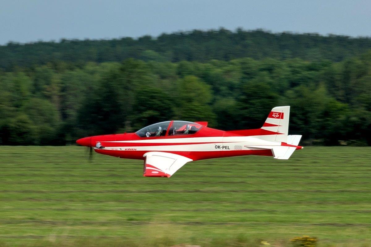 KAVAN Pilatus PC-21 1450mm ARF - red - 25