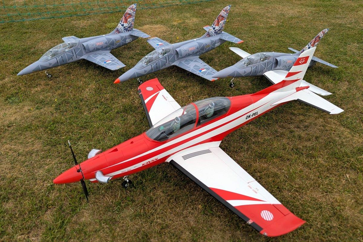 KAVAN Pilatus PC-21 1450mm ARF - red - 28