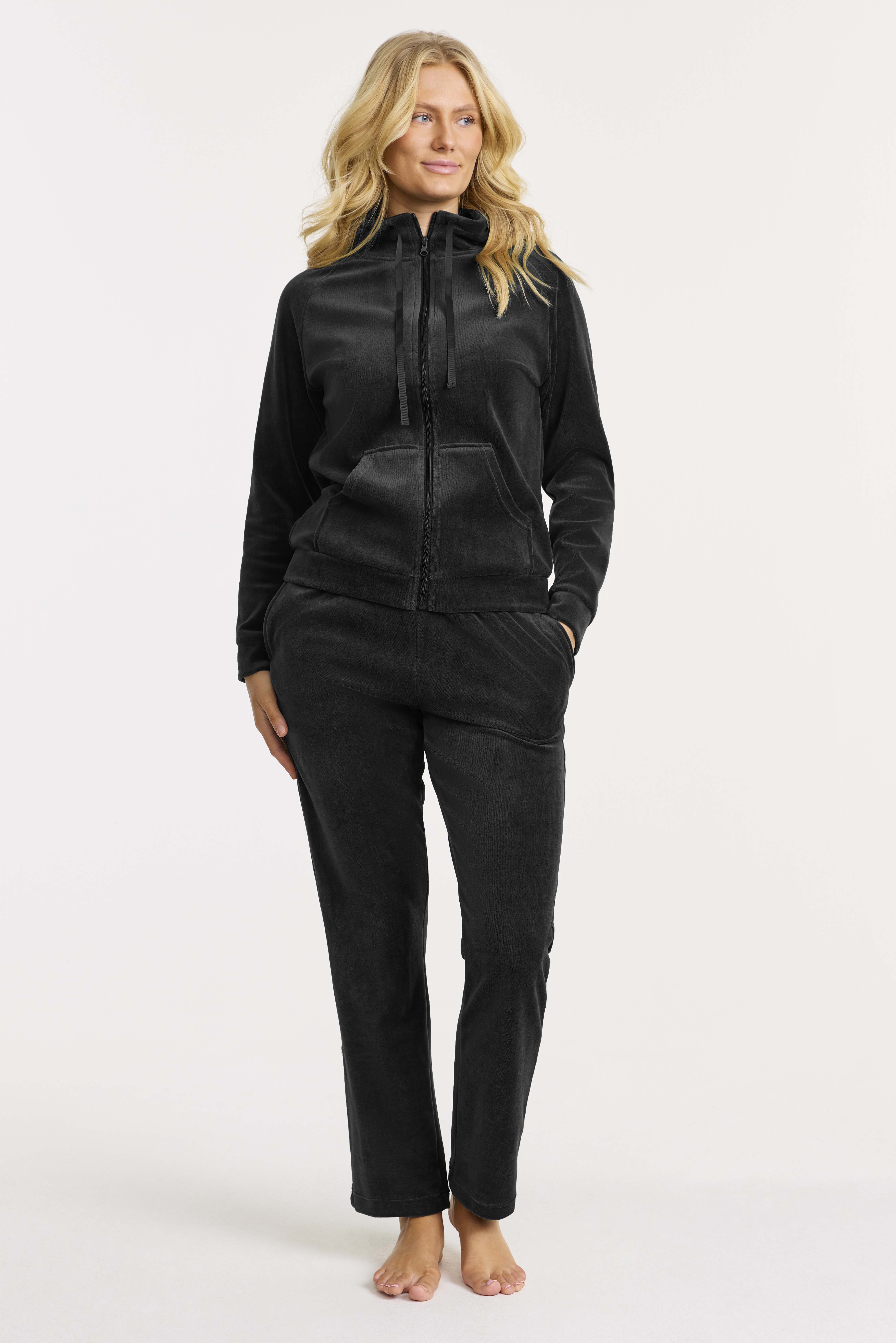 Damella 99200-000 Velour suit Samira Black