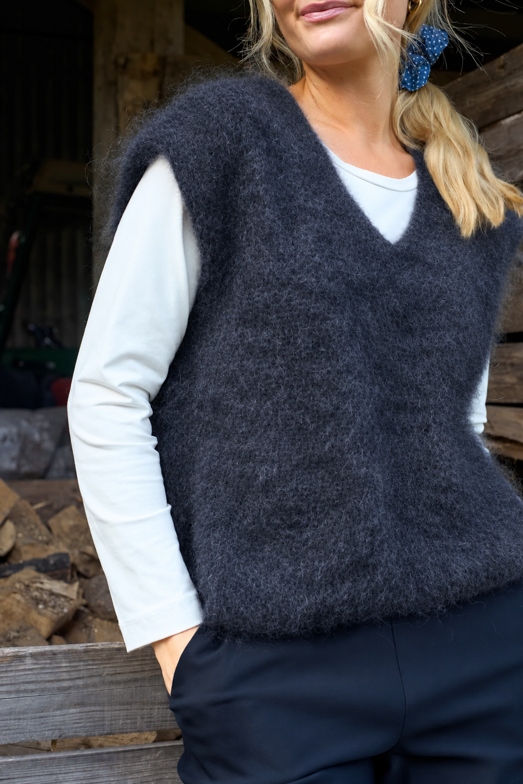 BJOERK knitted v-neck vest - Navy blue - 3