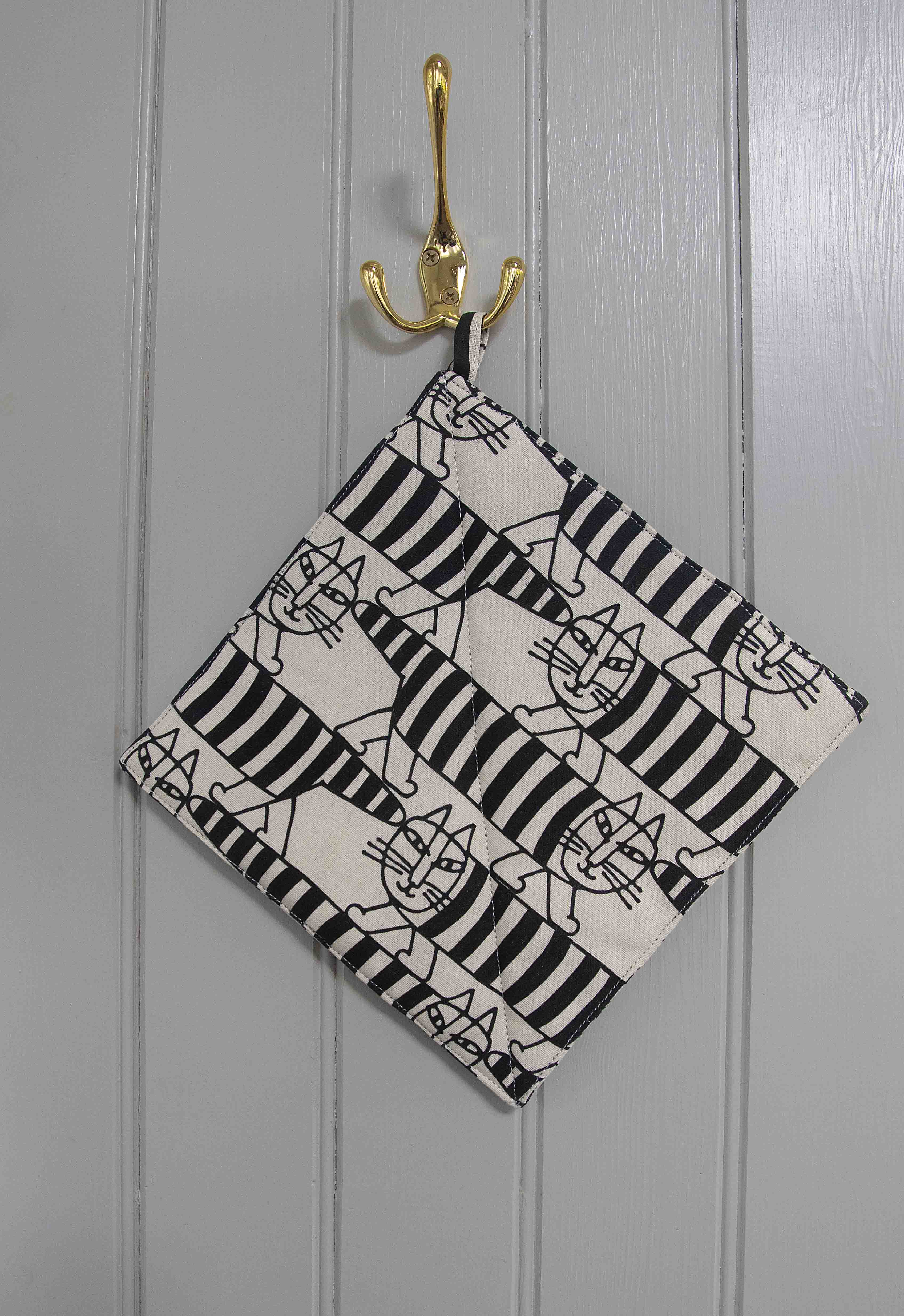 POT HOLDER LISA L. MIKEY