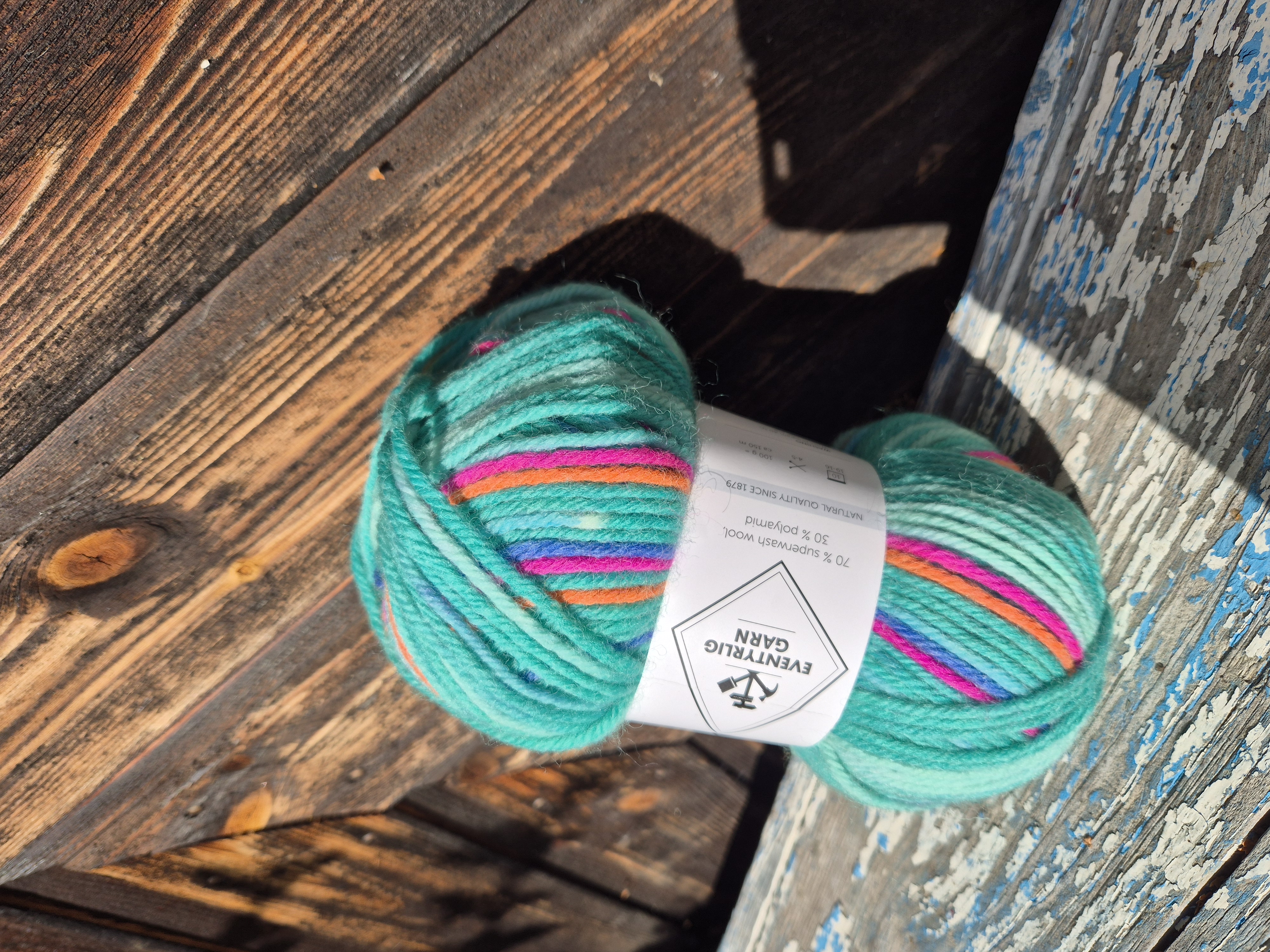Äventyrligt garn 7620 Tutti frutti striper, 100gr, Dale garn