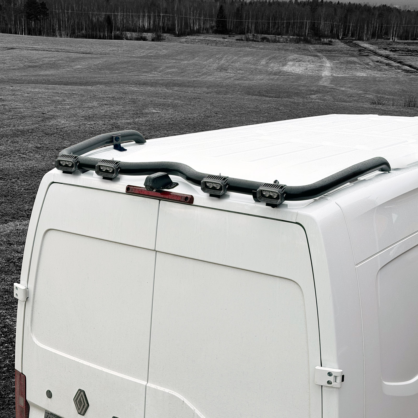 T-RACK Renault Master H2  25- with camera mounted on roof.  Rear roofbar