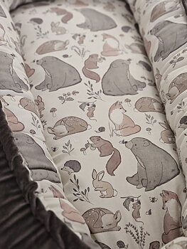 Babynest brun med skogens djur- Färdigsydd