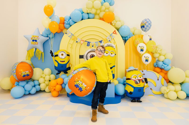 Minions kalas med folieballong Ron och gula blå ballonger