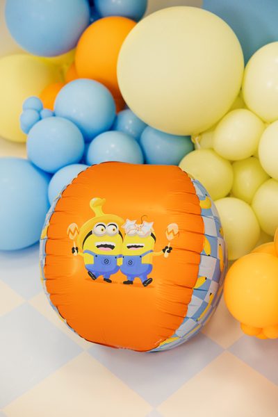 Minions kub folieballong som dekoration till Minions kalas