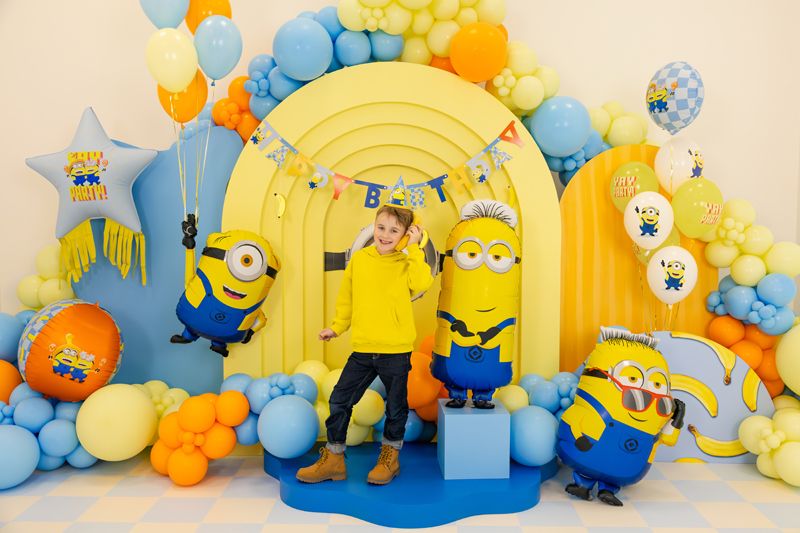 Minions kalas med folieballonger och stjärnballong