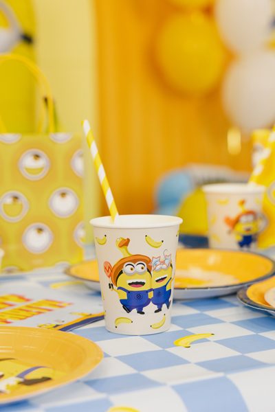 Minions pappmugg med sugrör till Minions kalas