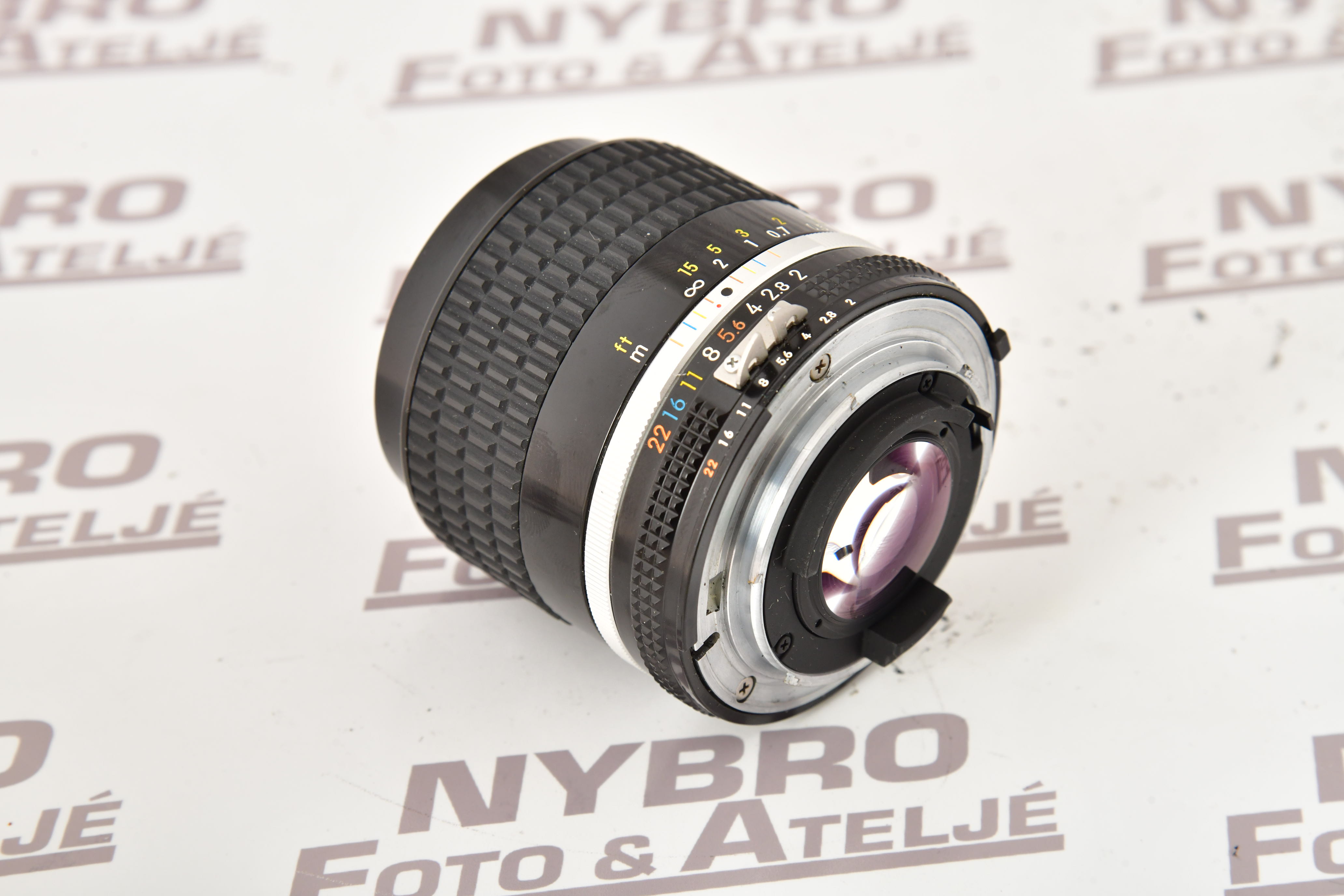 Nikon Nikkor 28 / 2,0 AIS - 2
