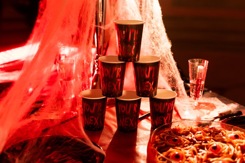 You’re Next pappersmuggar på blodig Halloween-dukning