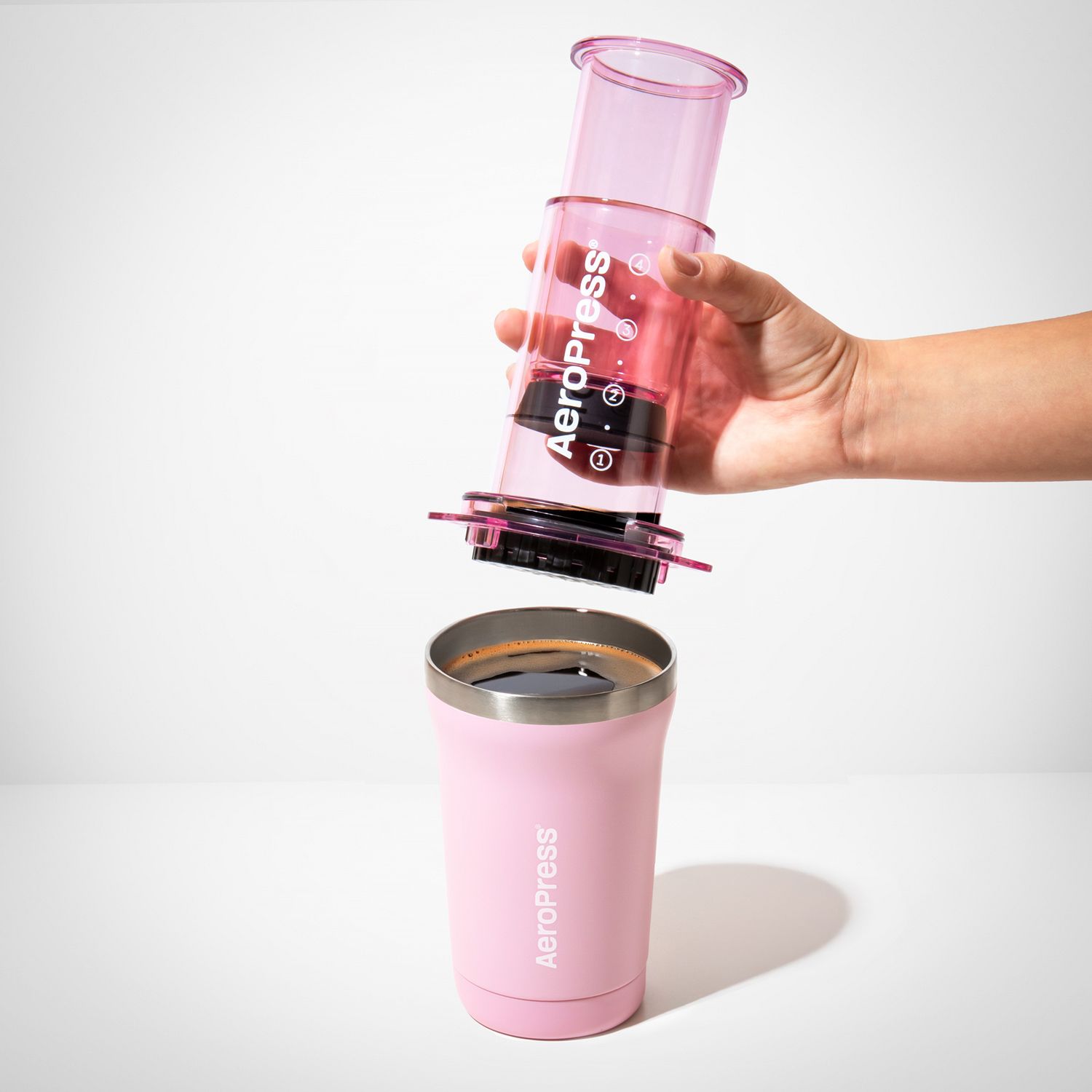 Aeropress GO PLUS - PINK - Kaffepress med behållare - 6