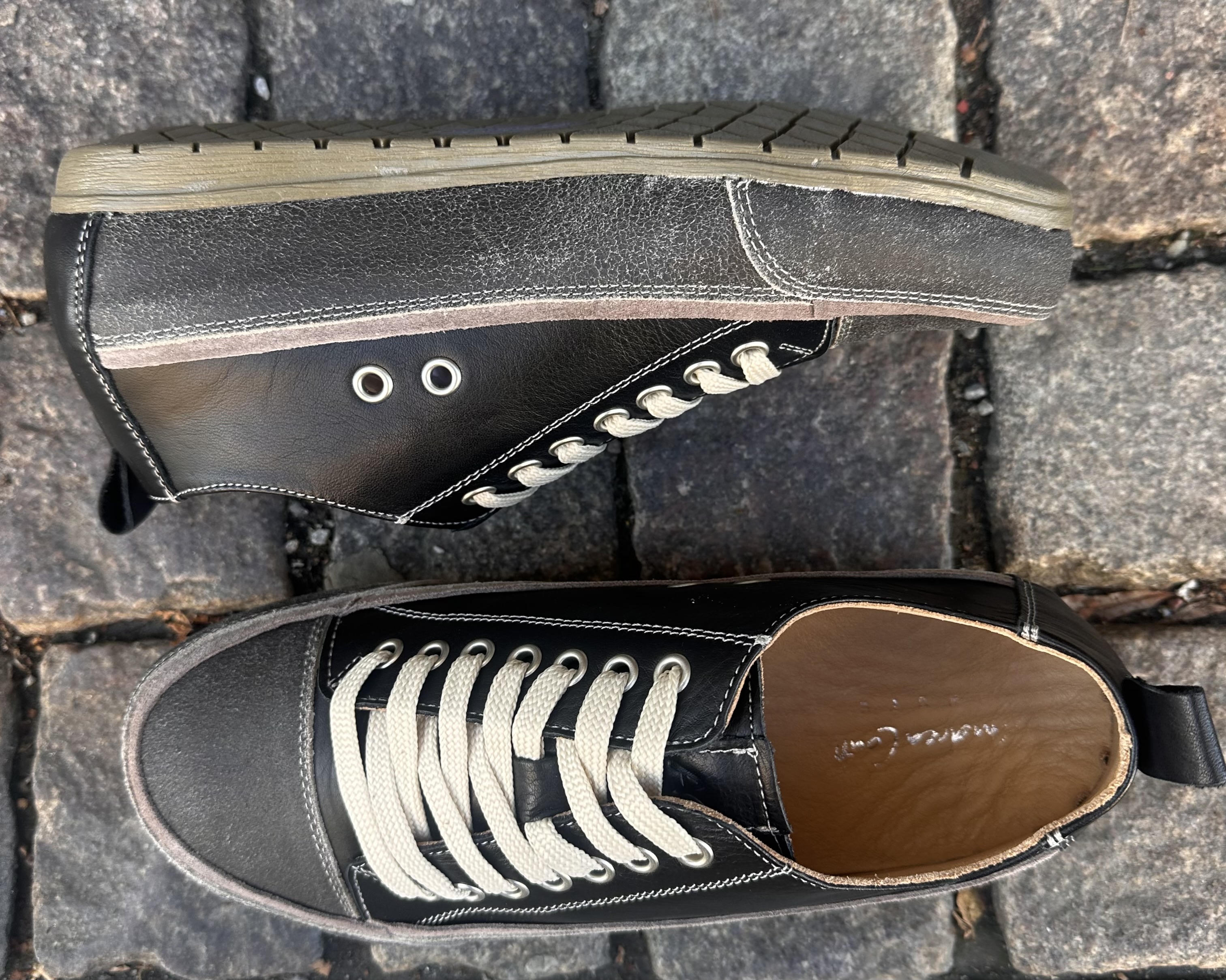 Rymliga sneakers från  Andrea Conti, svart/brun- låg - 3