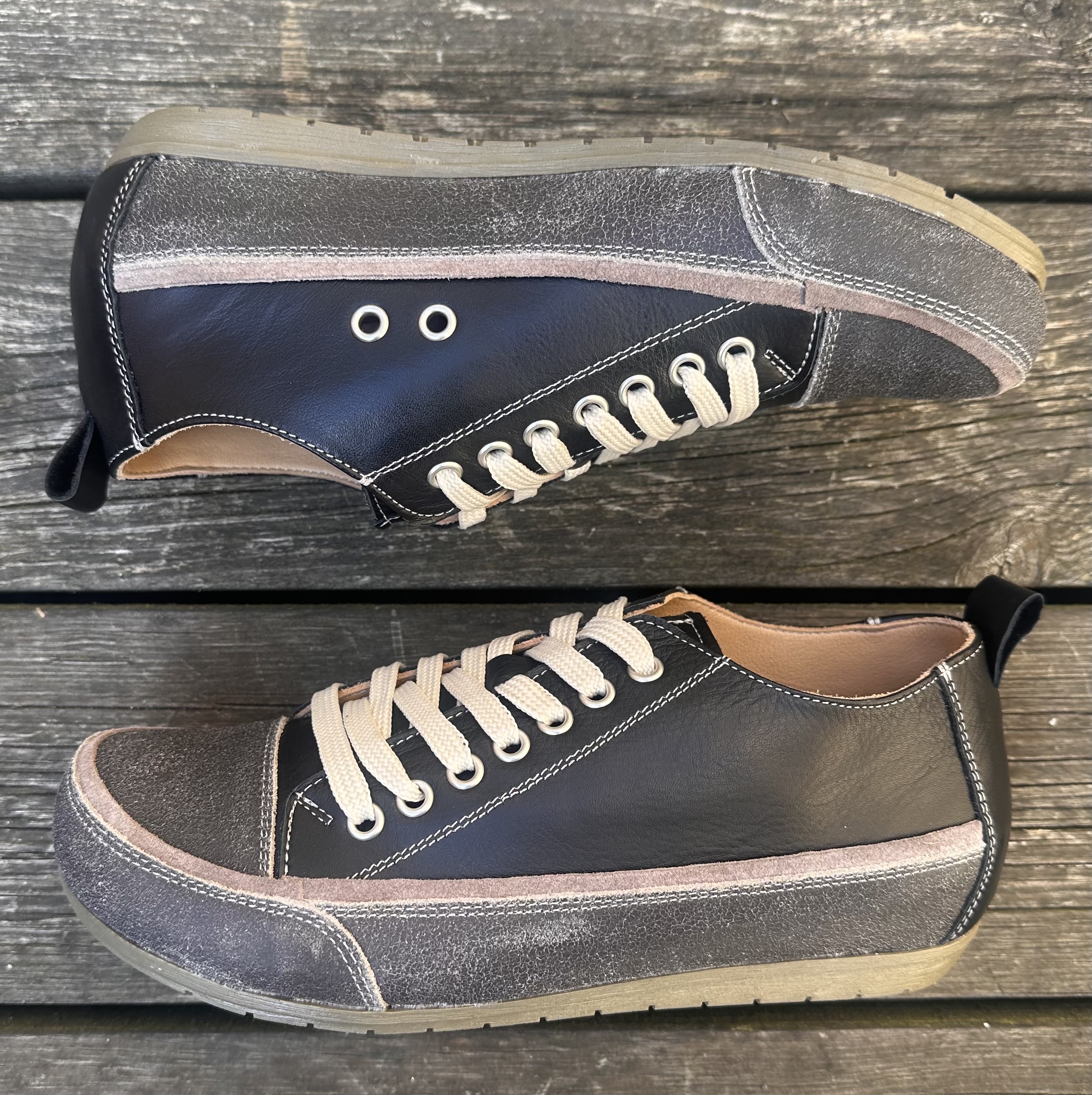 Rymliga sneakers från  Andrea Conti, svart/brun- låg - 2