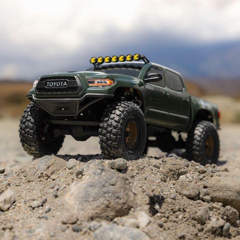 AXIAL 1/30 Axial SCX30 Toyota Tacoma (Battery & Charger Included) Green - 4