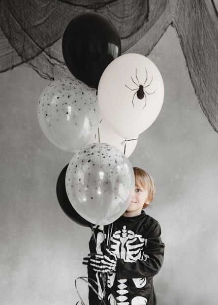 Spindelballonger i svart och vitt till Halloween