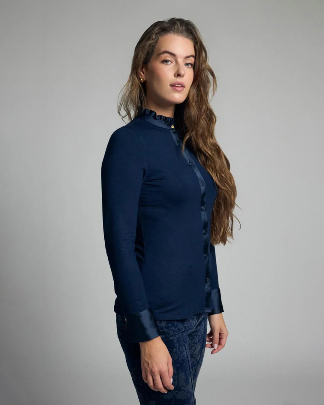 Blus Andria trikå volangkrage marinblå - 5