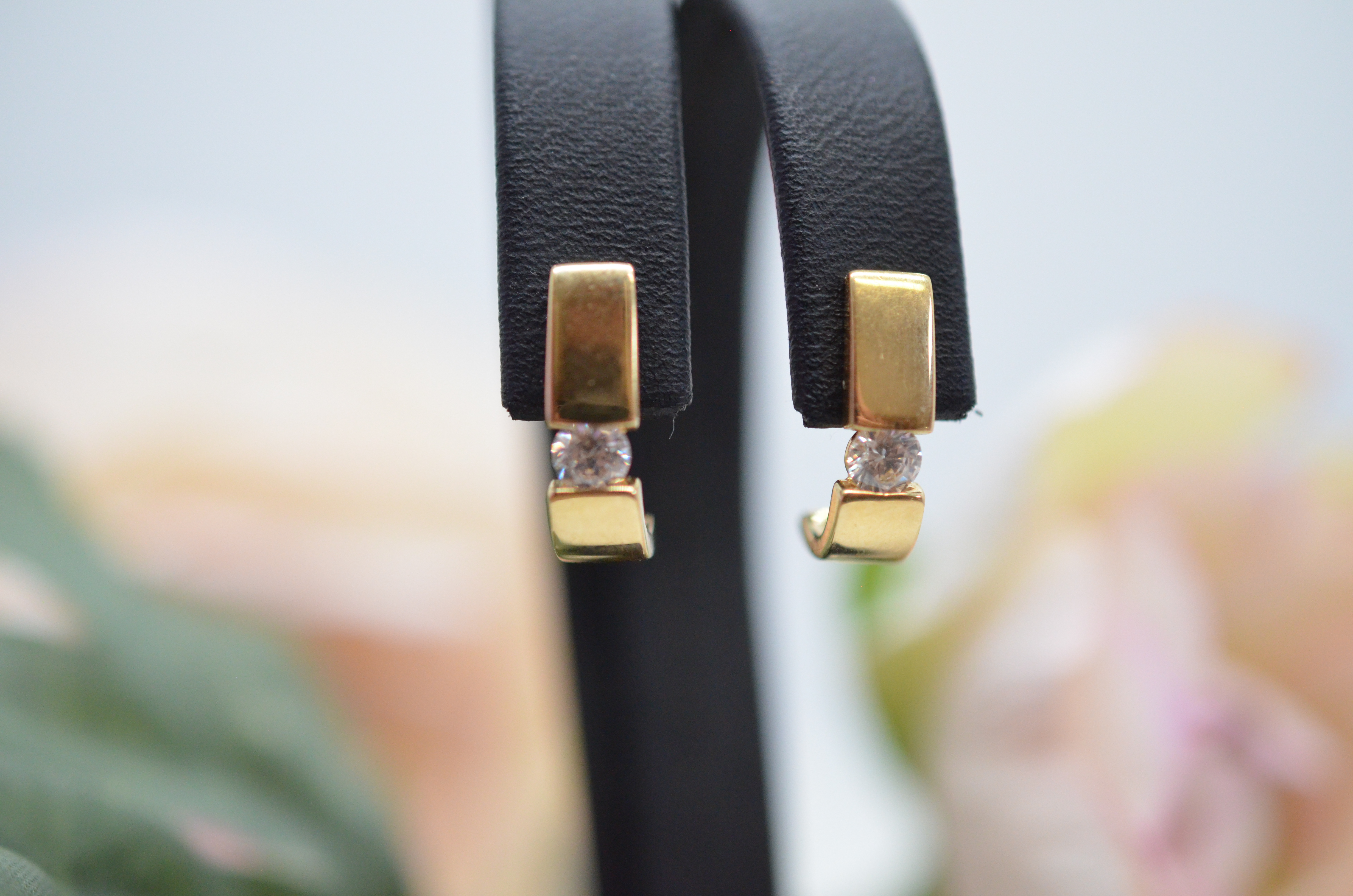 Second hand 18k örhängen med cz