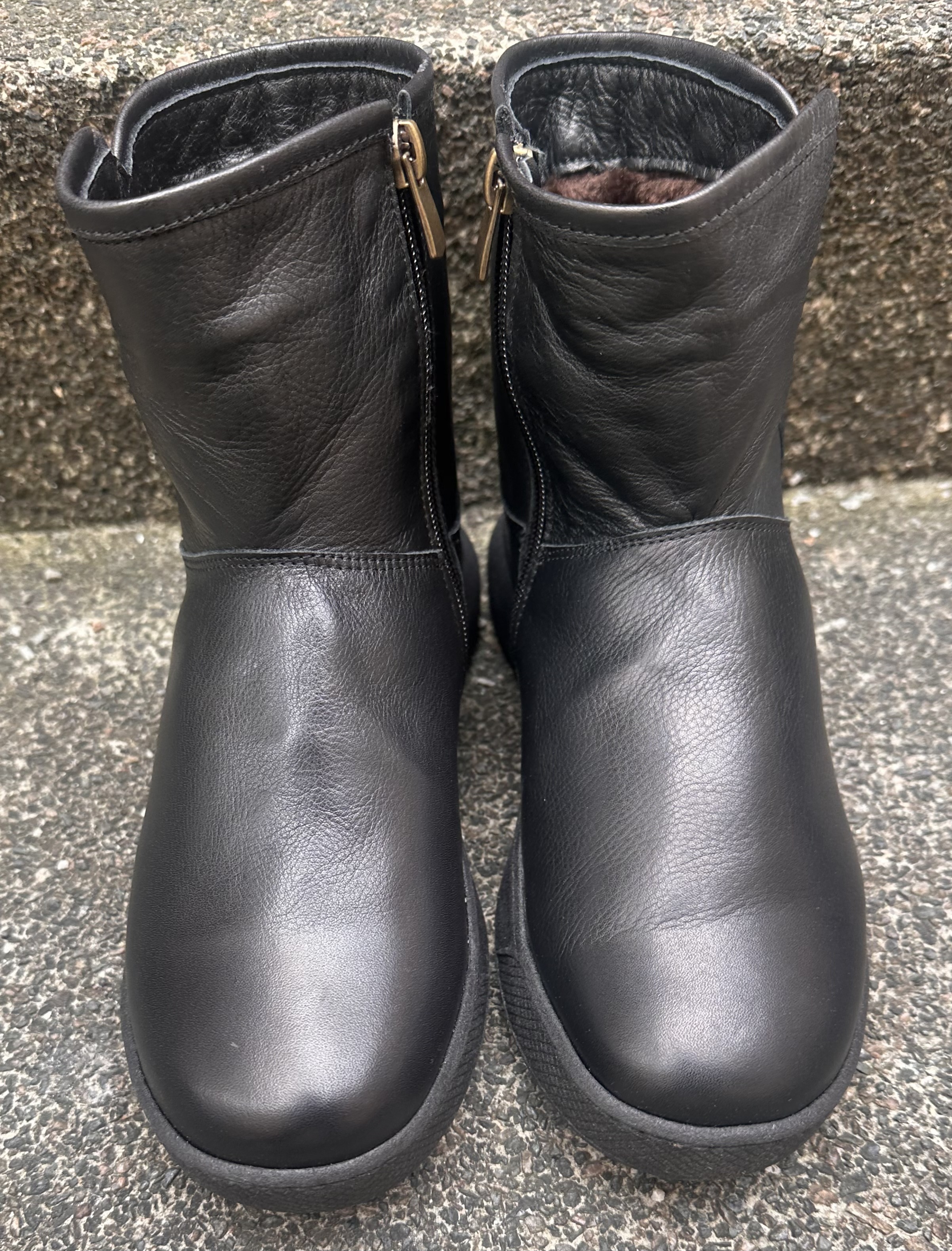 Fodrad e boots  från Charlotte of sweden med bra svikt, svart - 3