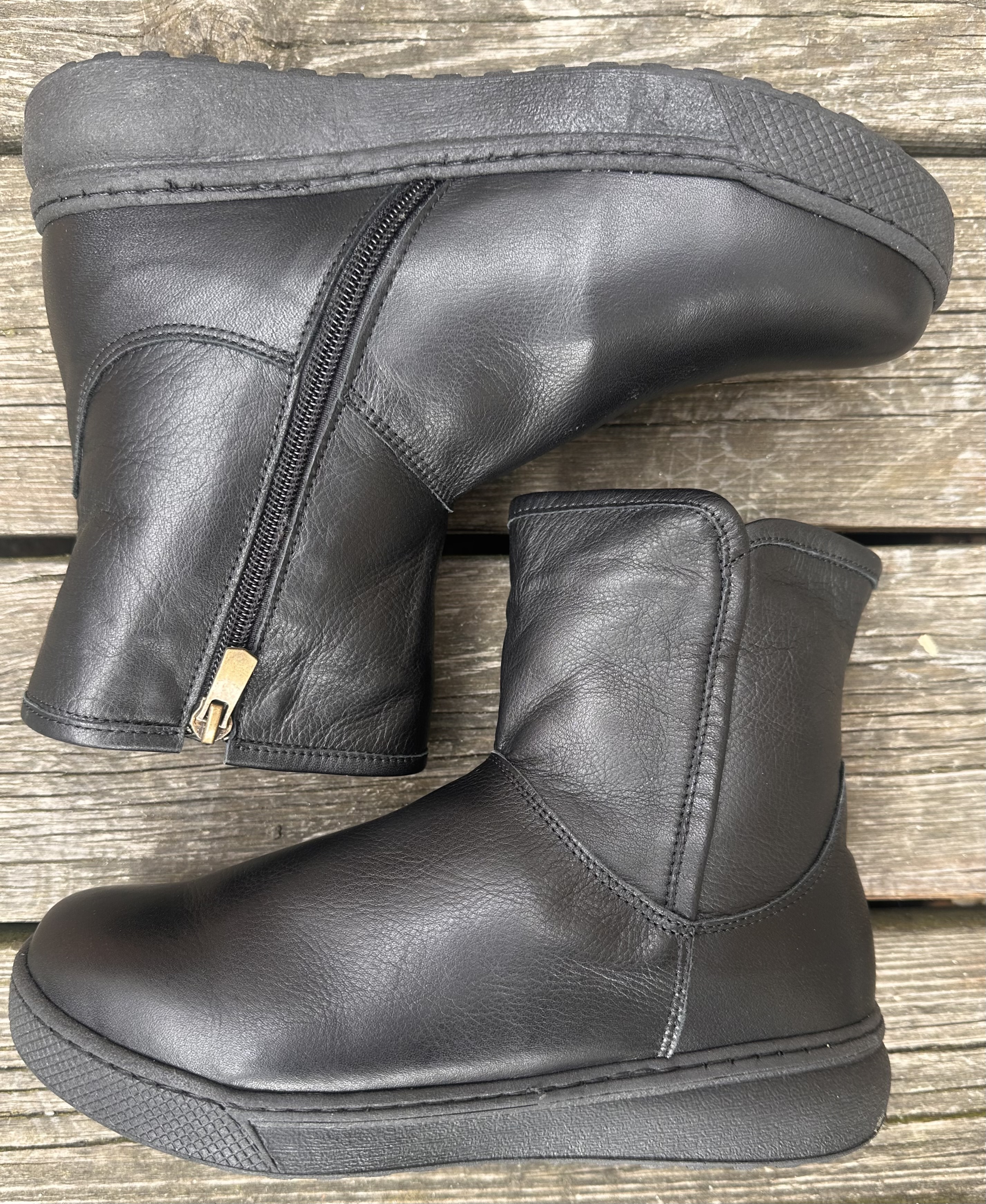 Fodrad e boots  från Charlotte of sweden med bra svikt, svart