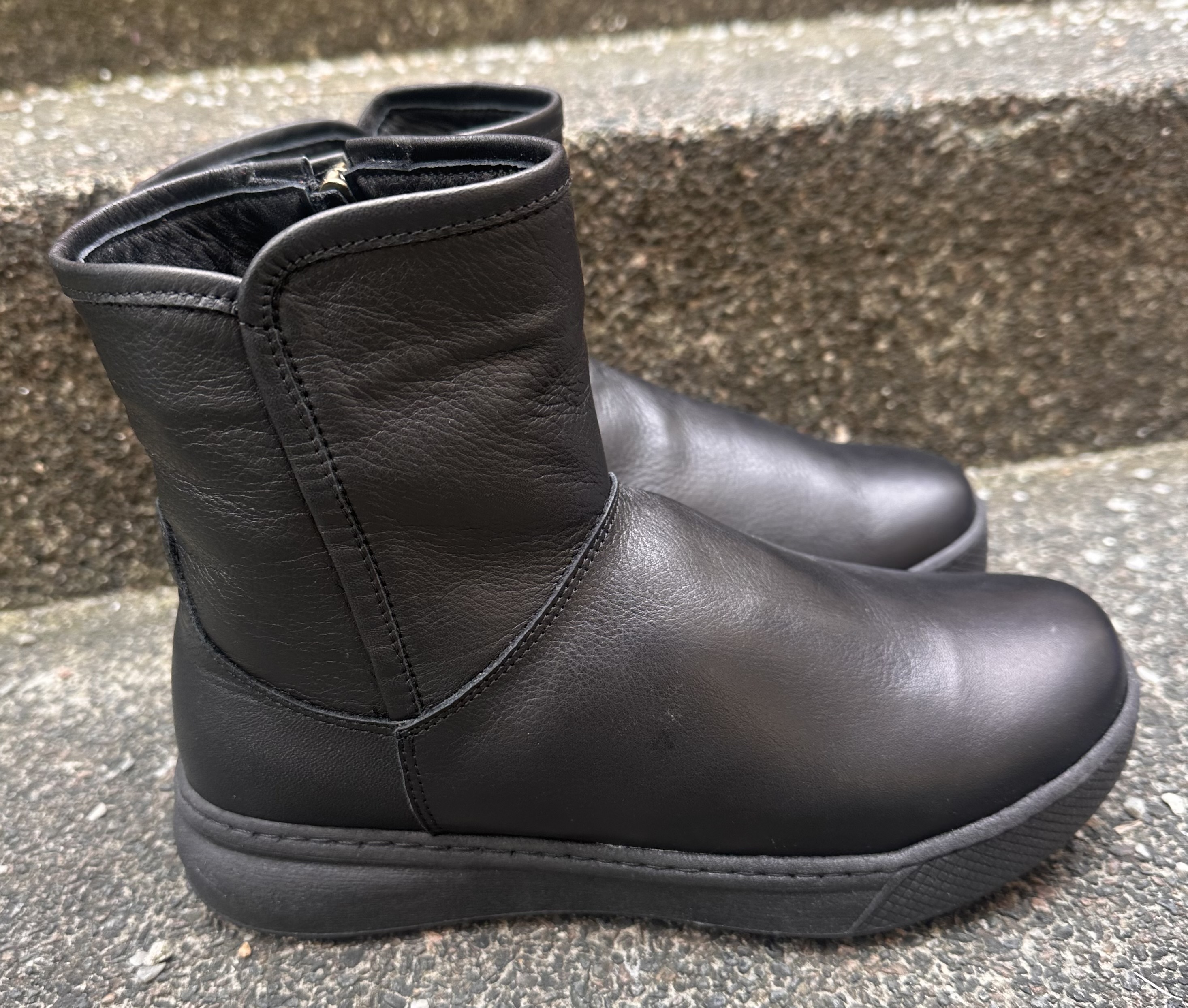 Fodrad e boots  från Charlotte of sweden med bra svikt, svart - 2