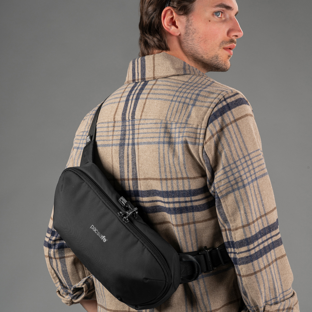 Stöldsäker väska - PACSAFE V Urban Sling  Anti-Theft Sling Pack Black - 3