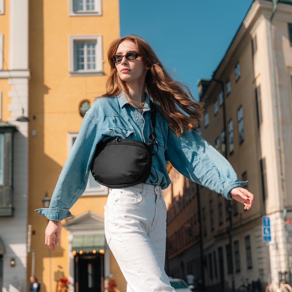 Stöldsäker väska - PACSAFE V Urban Sling  Anti-Theft Sling Pack Black - 4