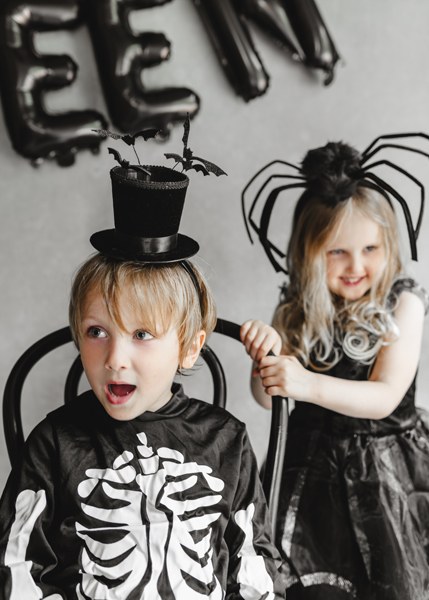 Spindeldiadem som accessoar till Halloween-utklädnad