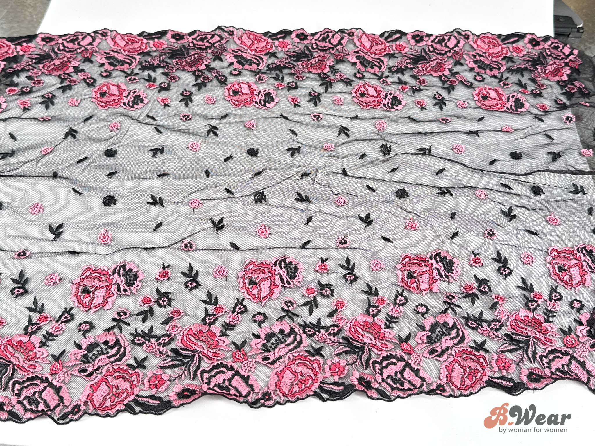 Black mesh lace with pink flowers - 36 cm