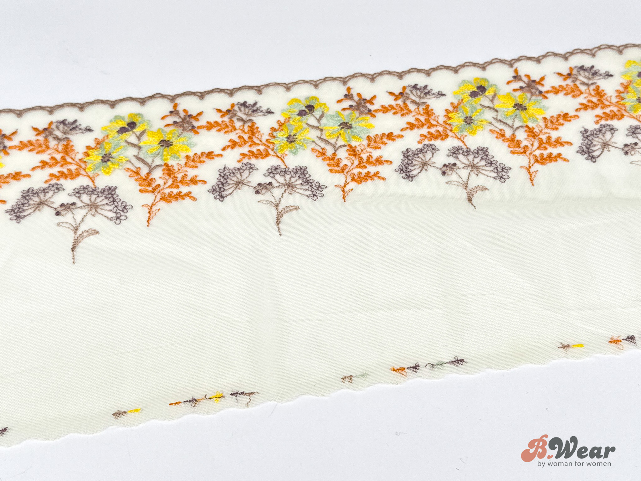 Ivory solid lace with autumnal flowers - 24 cm