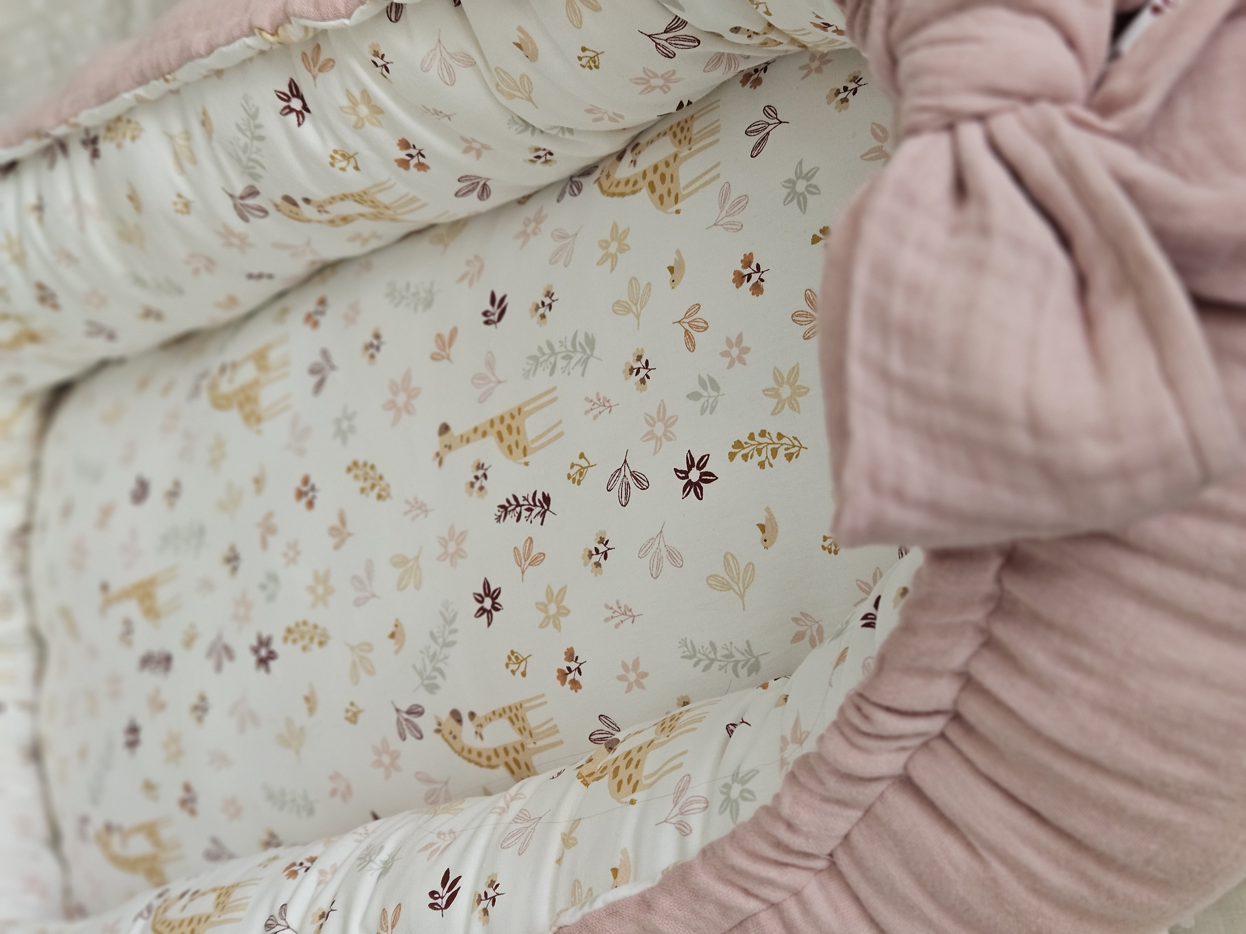 Babynest rosa med giraff och blommor- Färdigsydd - 3