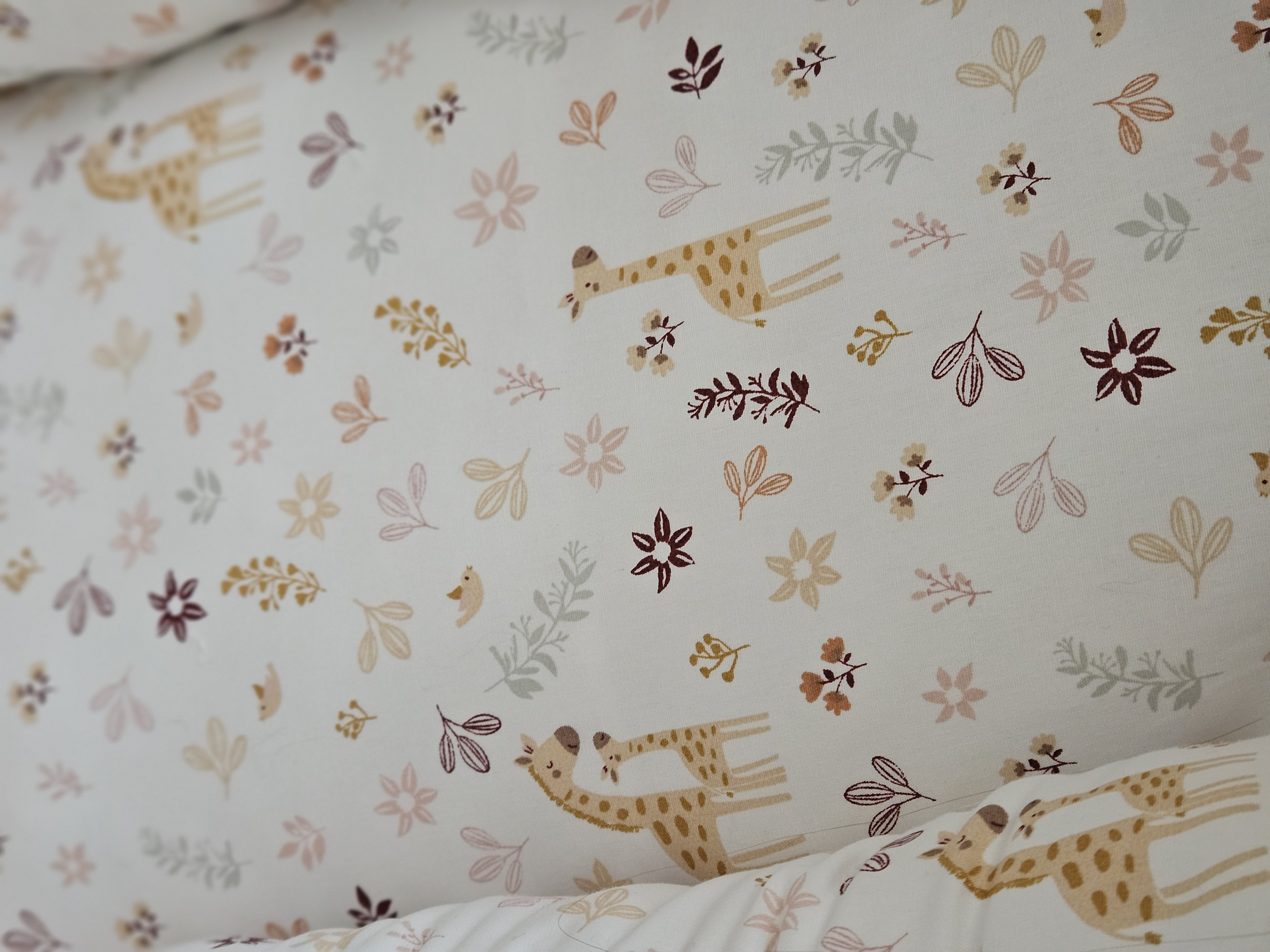 Babynest rosa med giraff och blommor- Färdigsydd - 2