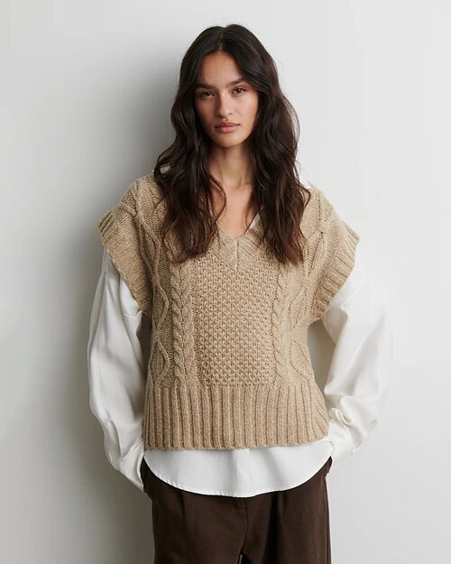 Väst Janne v-ringad mönsterstickad beige