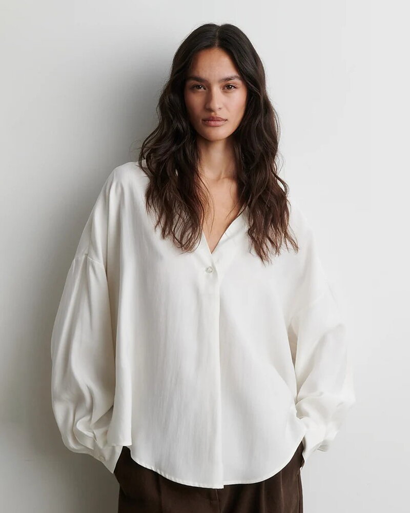 Blus Timeline v-ringad krage offwhite