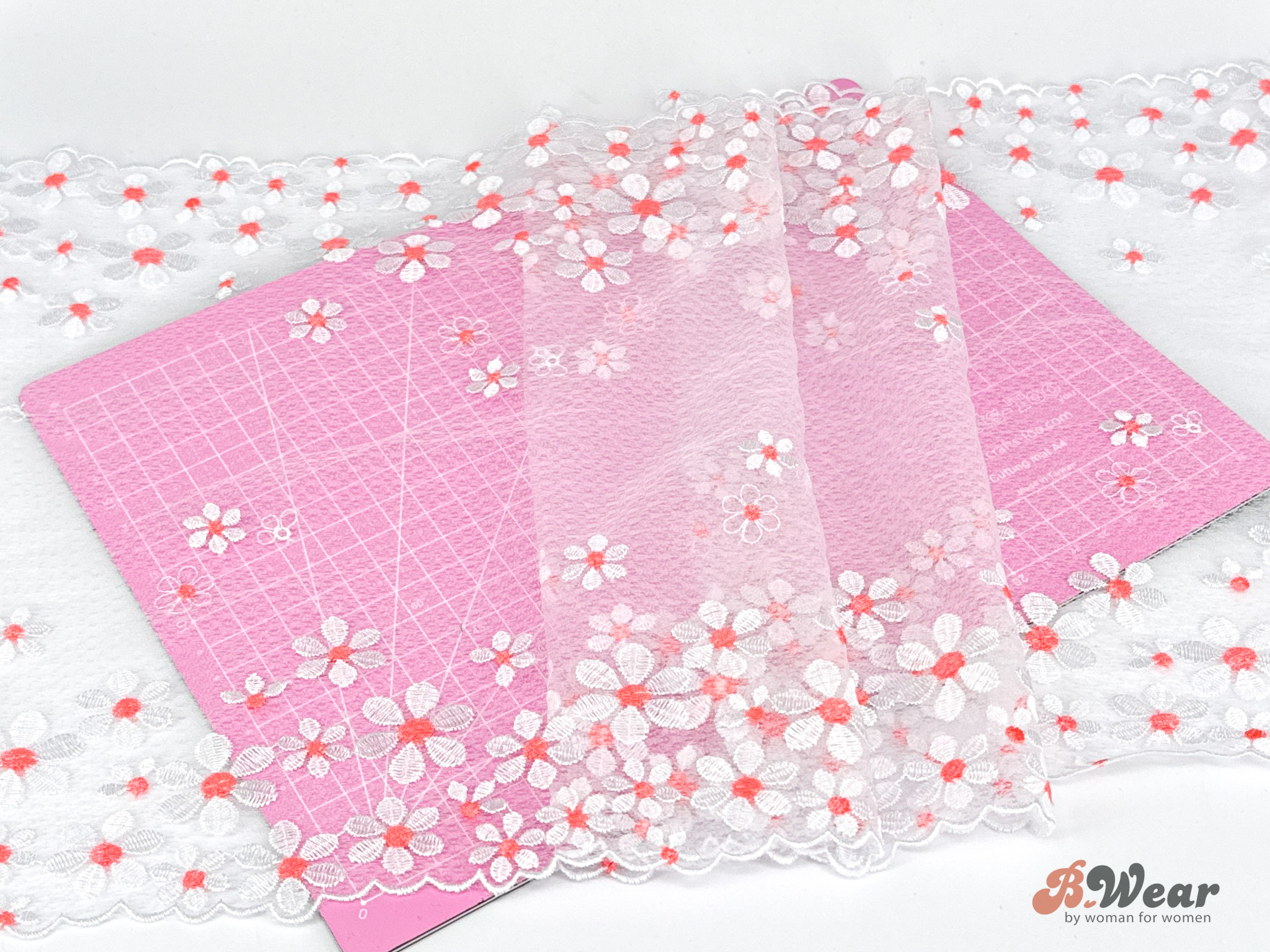 Vit stum spets med broderade blommor - 30 cm - 3