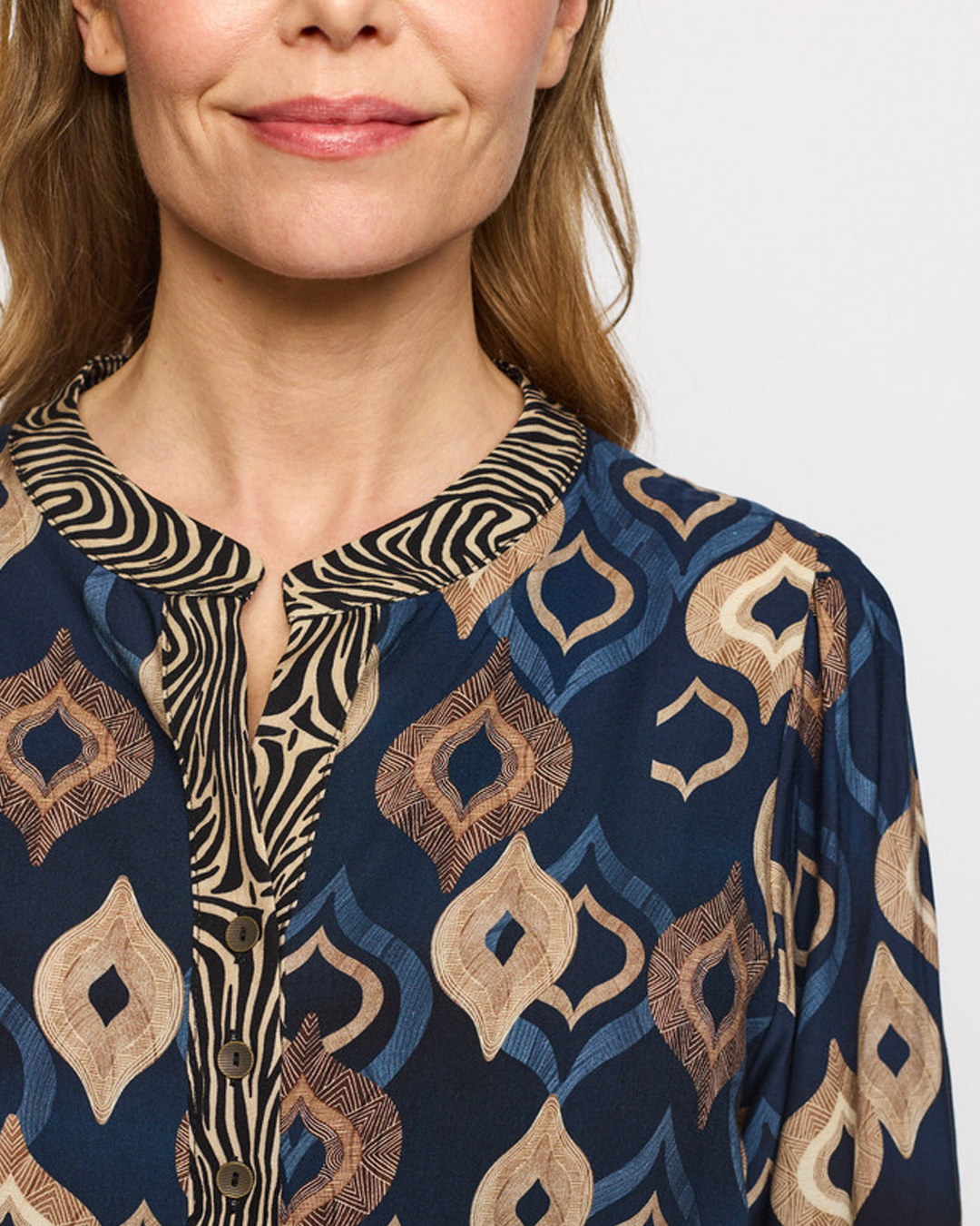 Blus Eline rundringad blå/beige mönstrad - 3