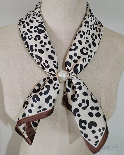 Scarf Aliki med magnet leopardmönstrad beige/svart brun rand