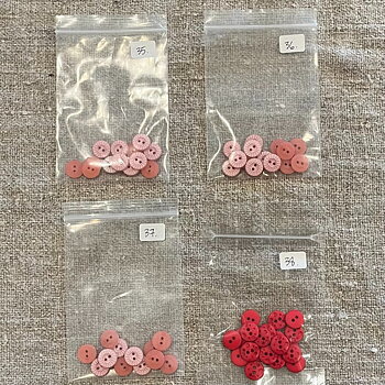 KNAPPÅSE ROSA/RÖD