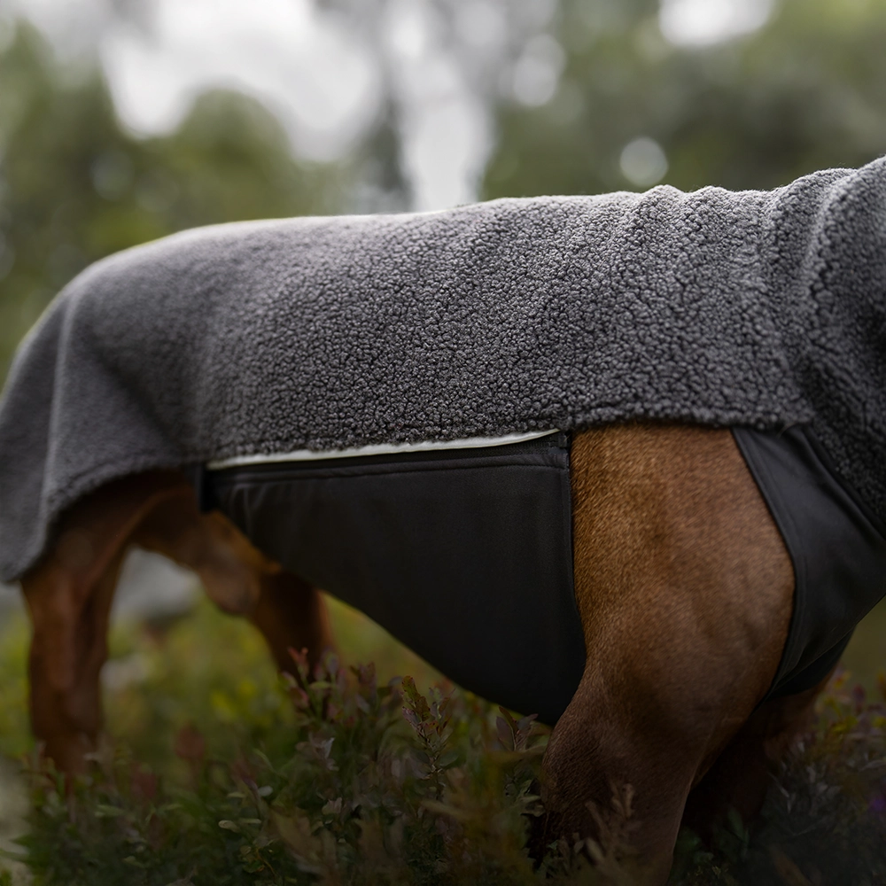 Hundtäcke av tjockt sherpa-fleece Pomppa