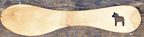 Butter knife in oiled birch with a carved figure, 15 cm