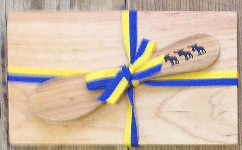 Birch Serving Board & Knife Set – Ribbon Design with 3 Moose