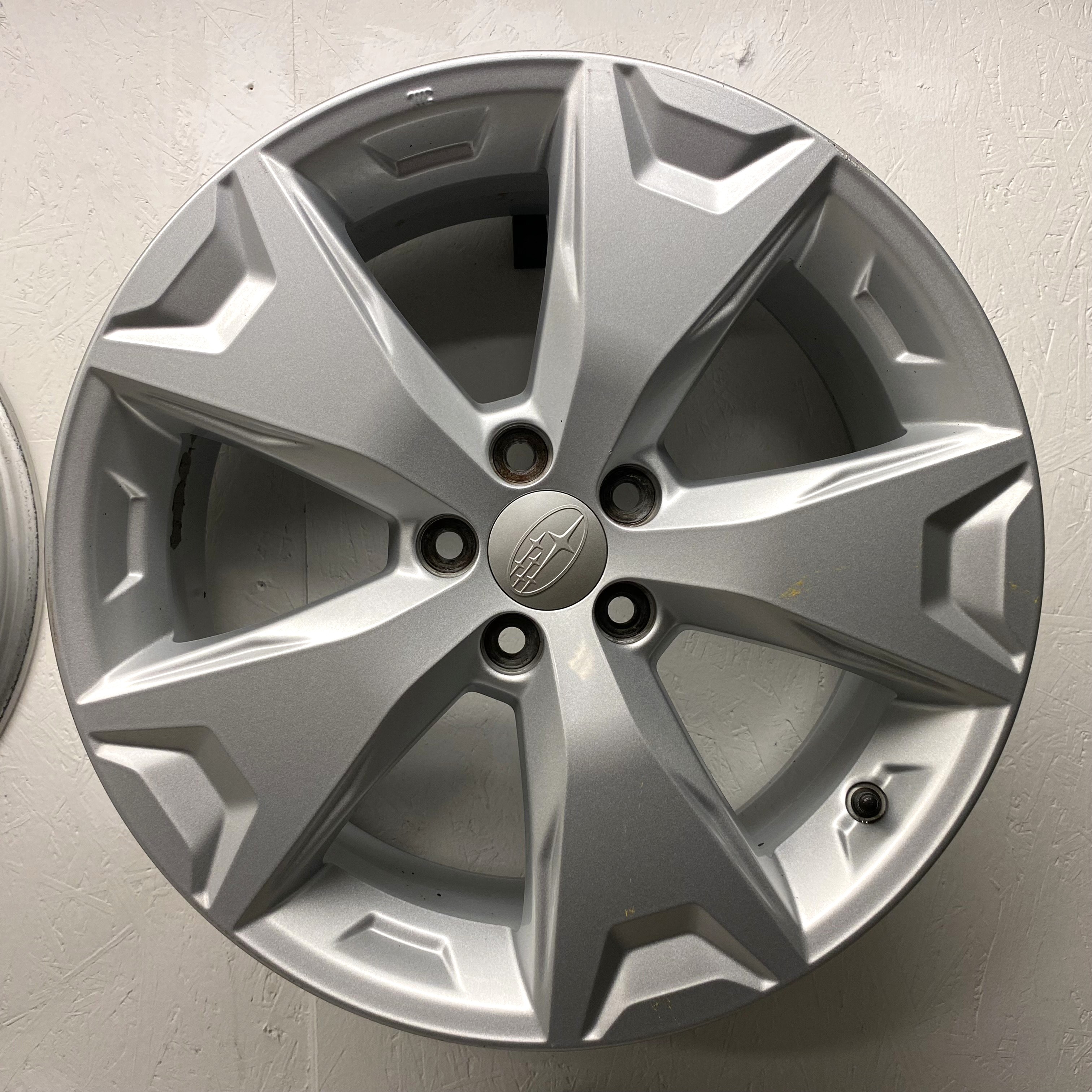 BEGAGNAT | 4 st | 17" ALUFÄLGAR SUBARU FORESTER TPMS S01701 | 5x100 7x17 ET48 56.1 - 11