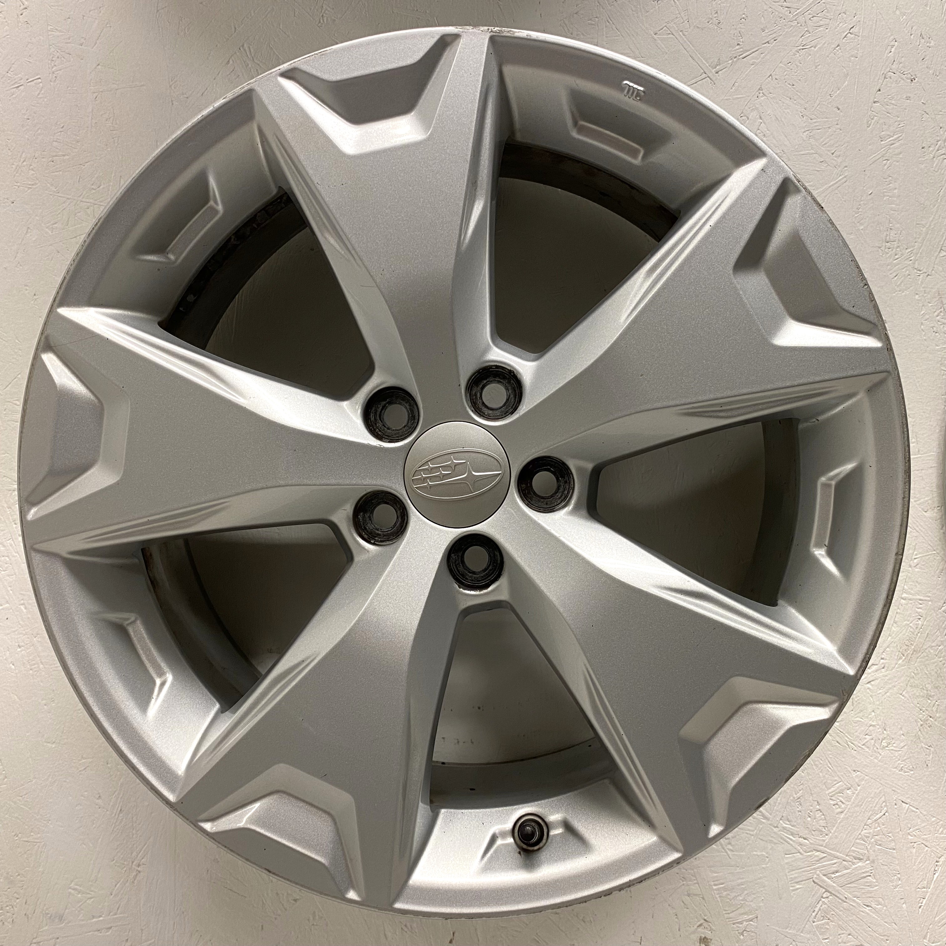 BEGAGNAT | 4 st | 17" ALUFÄLGAR SUBARU FORESTER TPMS S01701 | 5x100 7x17 ET48 56.1 - 2